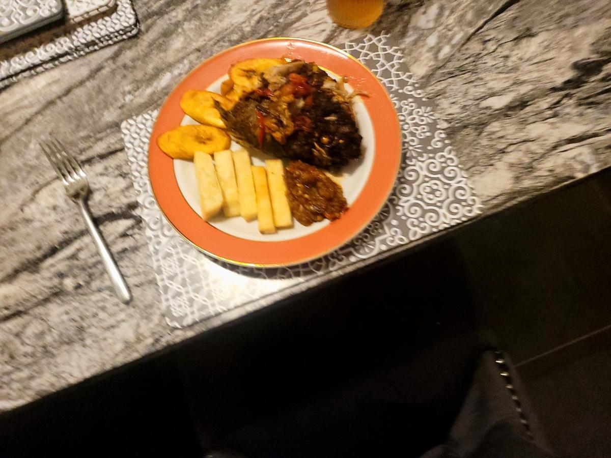 Apartment Hidden Treasure-netflix And Wi-fi-basement Flat