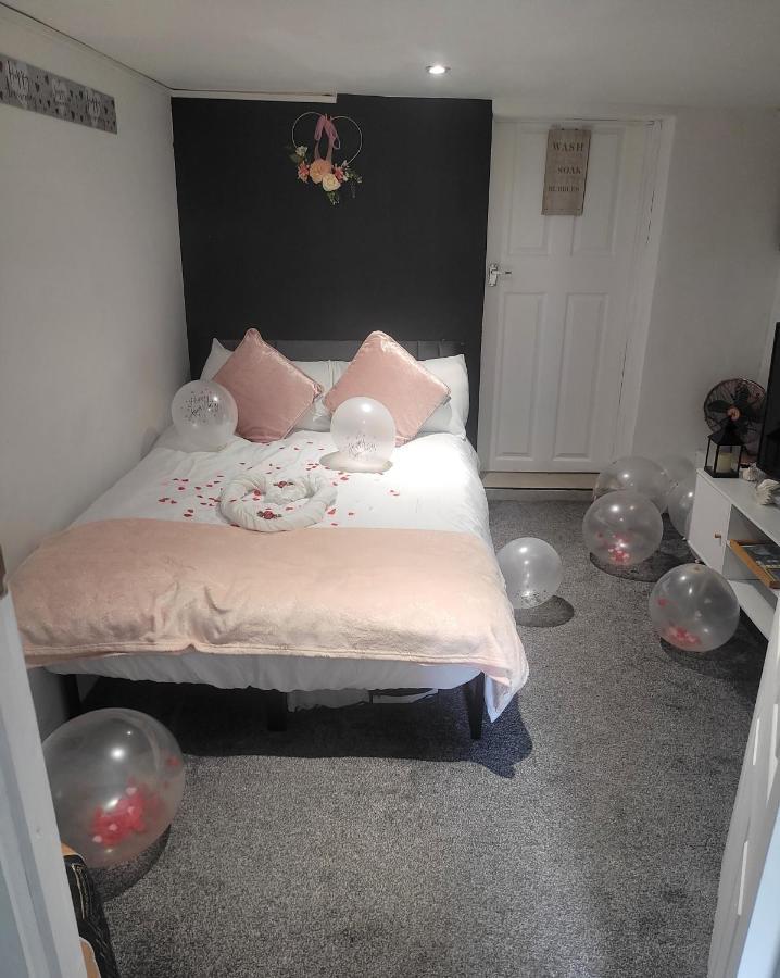 Hidden Treasure-netflix And Wi-fi-basement Flat *