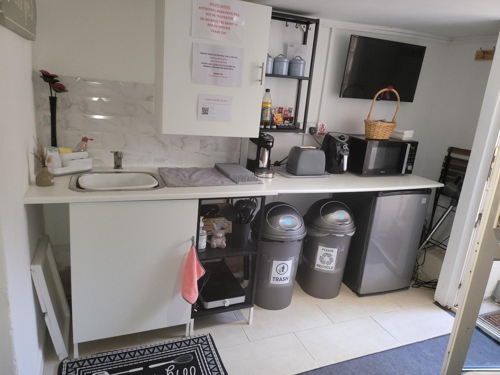 Hidden Treasure-netflix And Wi-fi-basement Flat Gillingham (Kent)
