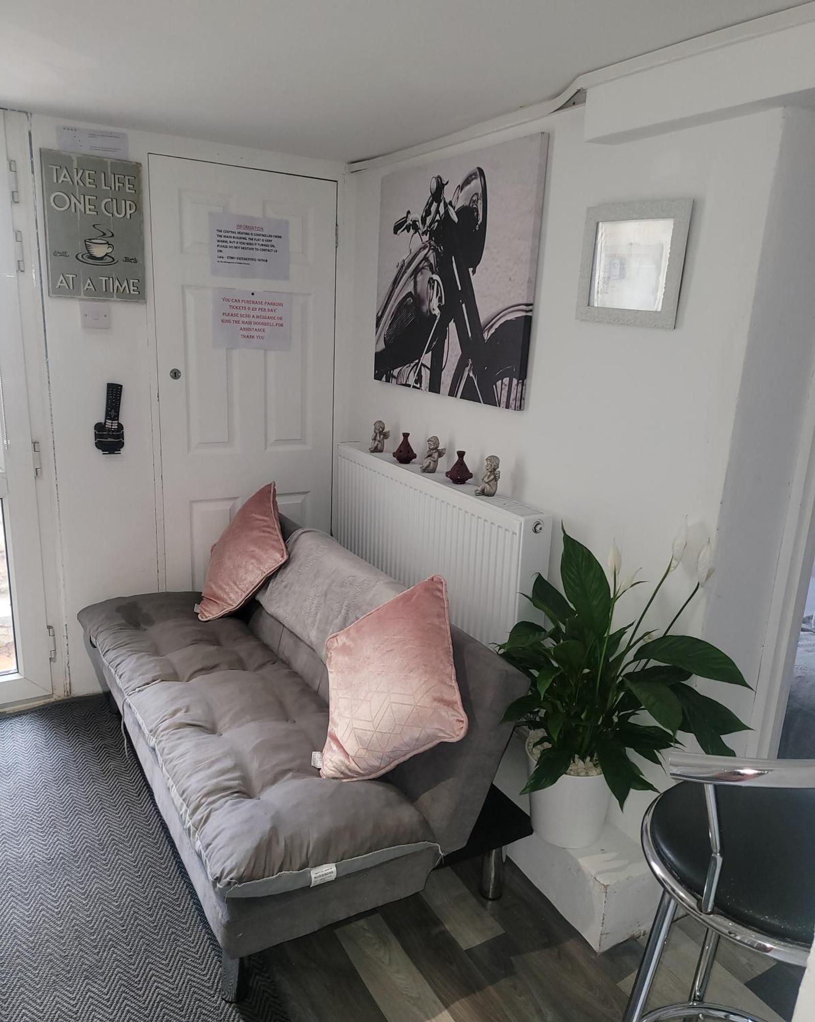 Apartment Hidden Treasure-netflix And Wi-fi-basement Flat Gillingham (Kent)